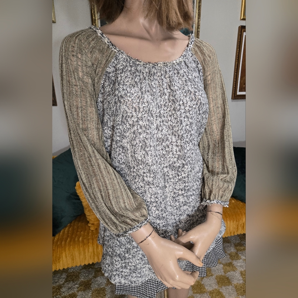 Women's mixed media 3/4 sleeve top. Pristine condition. - Picture 2 of 6